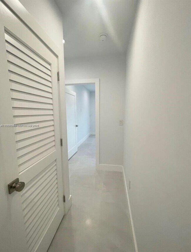 Building Photo - 6329 SW 23rd St