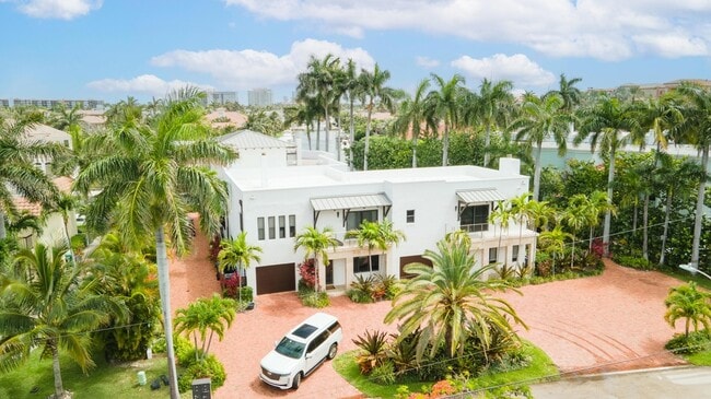 Building Photo - 1121 Bel Air Dr