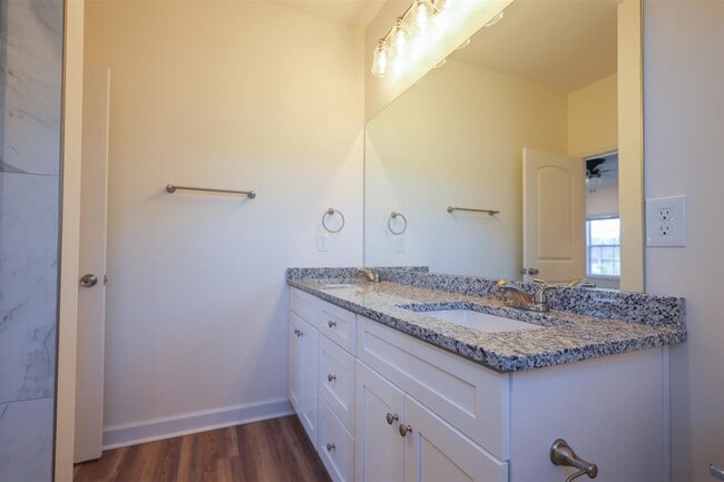 Building Photo - 7251 Hilliard Cir