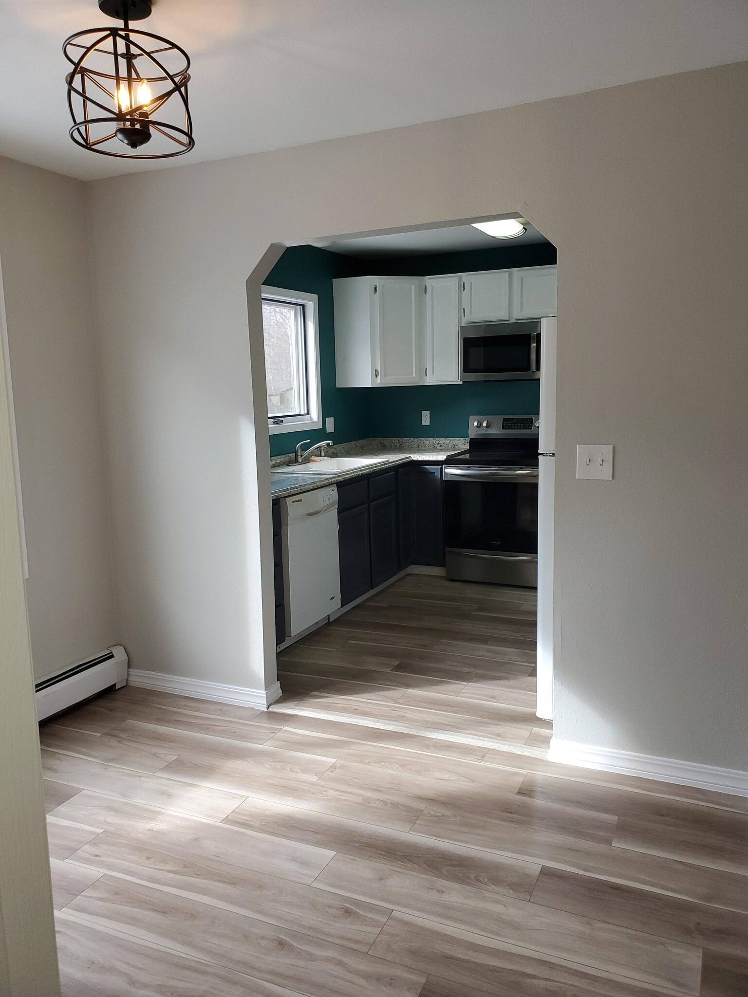 Building Photo - 625 E 22nd Ave