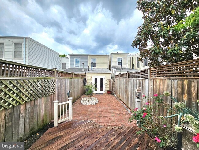 Building Photo - 513 N Patrick St