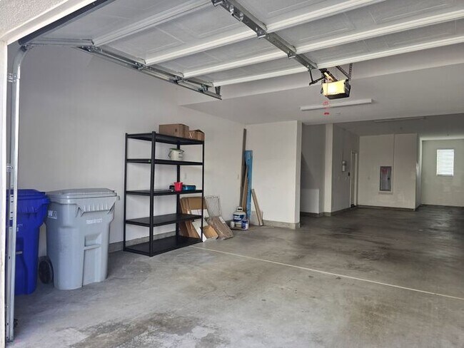Building Photo - Modern Oceanside Home with Spacious Layout in a Desirable Community
