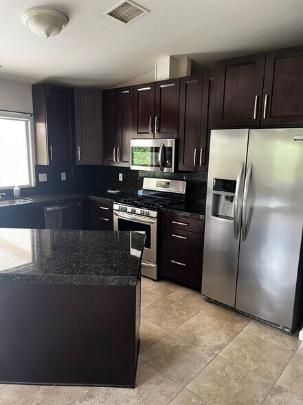 Building Photo - 41760 Jamaica Sands Dr