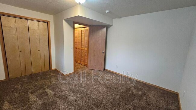 Building Photo - 1217 E Chantel Dr