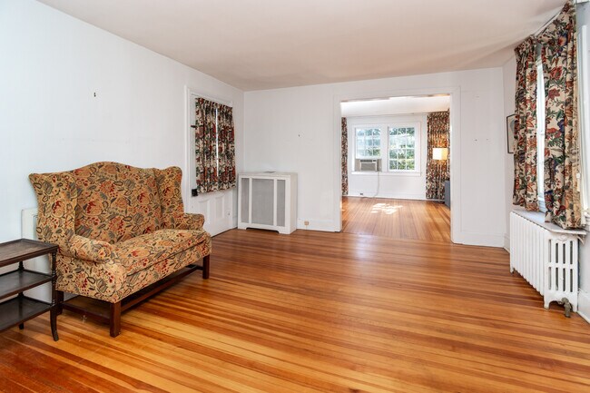 Building Photo - 45 York St