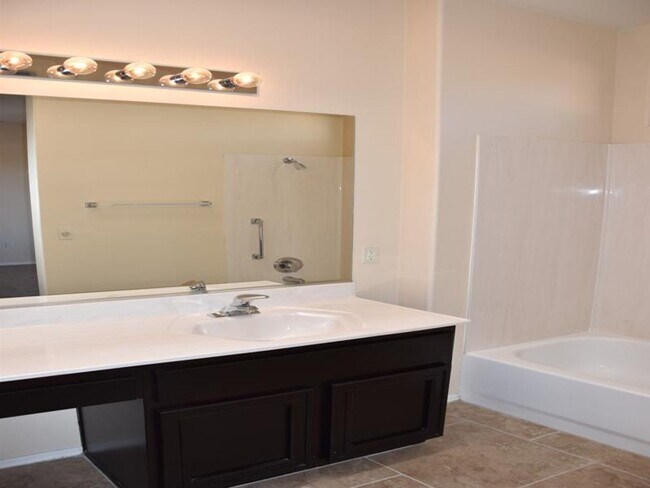 Building Photo - Stunning 2 bedroom Jefferson in Age Restri...