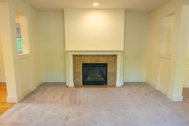 Building Photo - 4bd/2.5ba Seattle Home