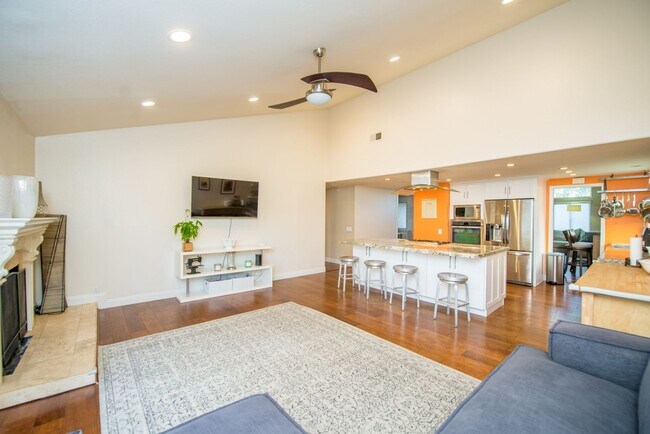 Building Photo - Fountain Valley