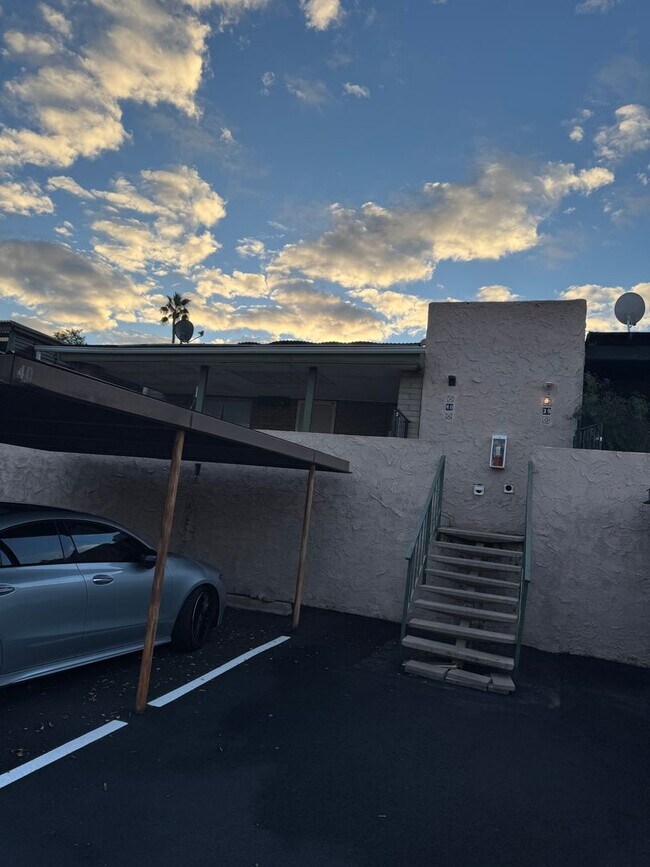 Building Photo - 2 BEDROOM TOWNHOME IN MESA