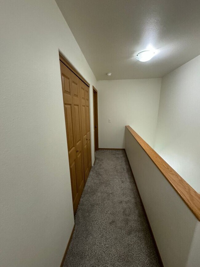 Building Photo - 5595 S Irwin Dr