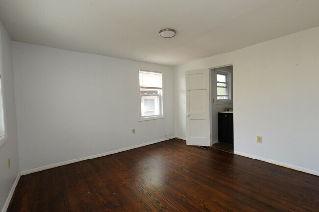 Building Photo - 2309 Tilbury Ave