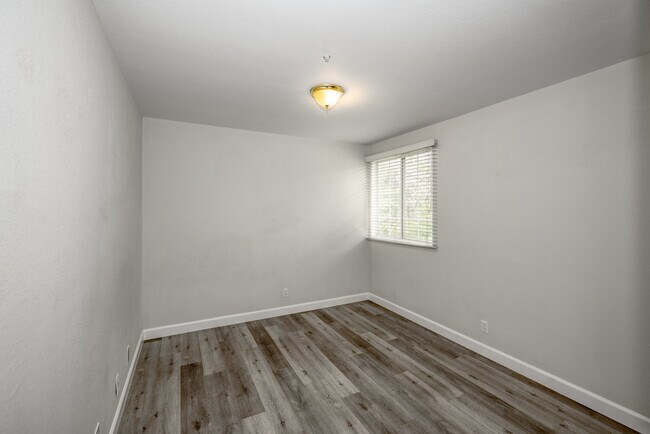 bdrm 2 - 515 S Shelton St