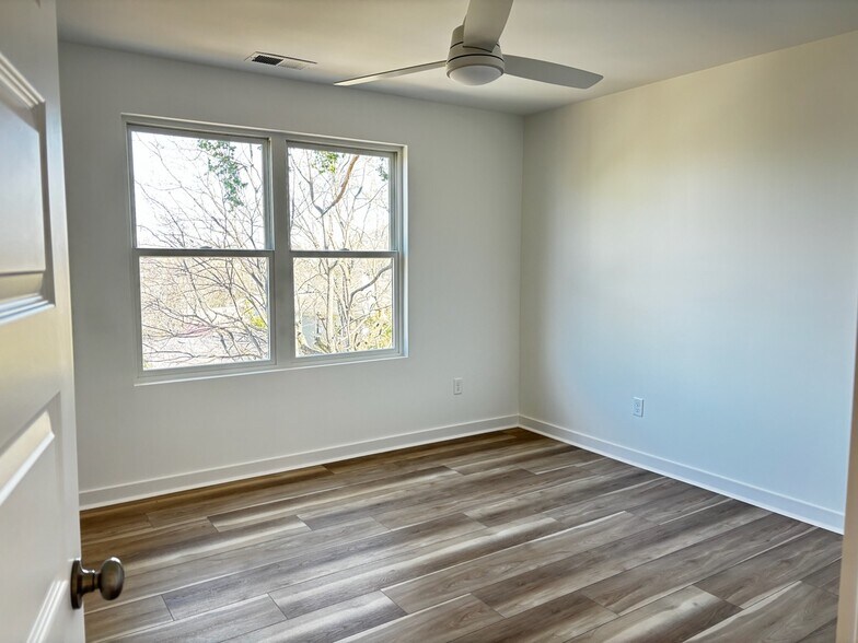 Building Photo - 1414 17th Ave S
