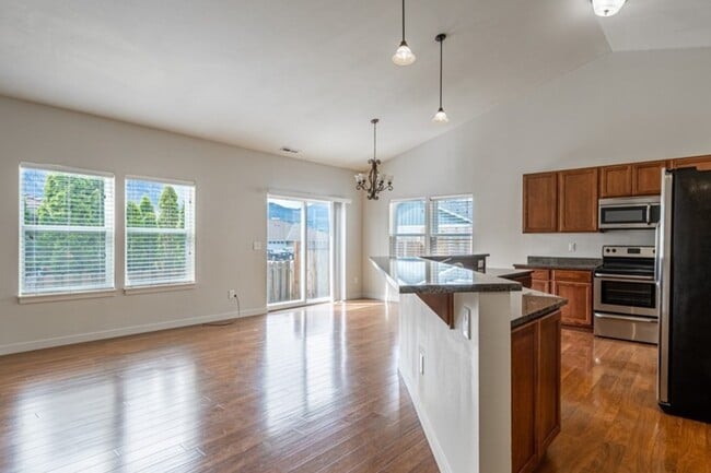 Building Photo - 403 Ridgewood Dr