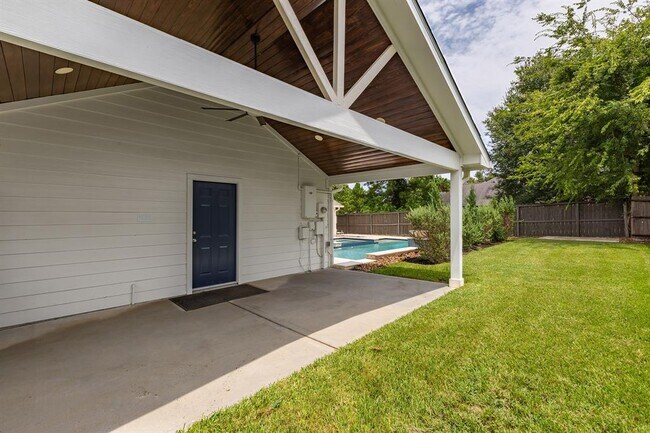 Building Photo - 12830 Point Aquarius Blvd