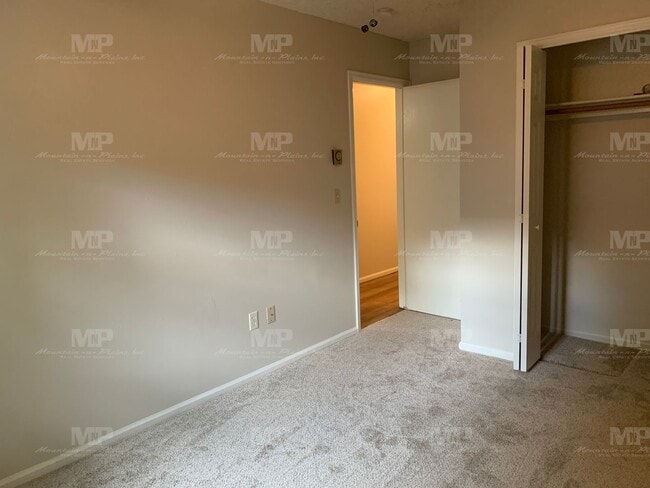 Building Photo - 1518 Glen Haven Dr