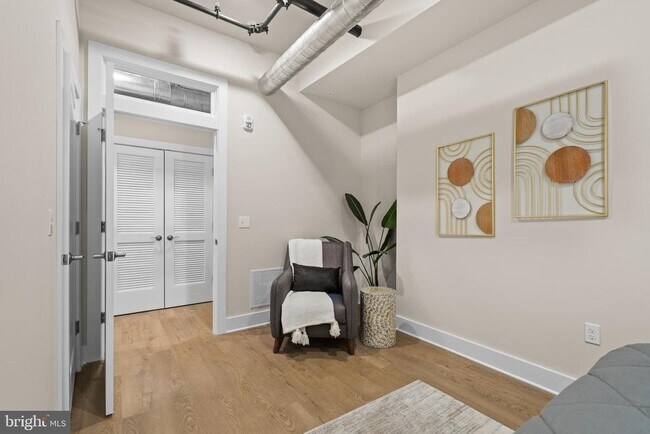 Building Photo - 30 W Broad St