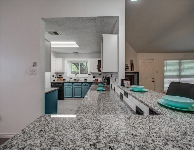 Building Photo - 7114 Buchanan Dr
