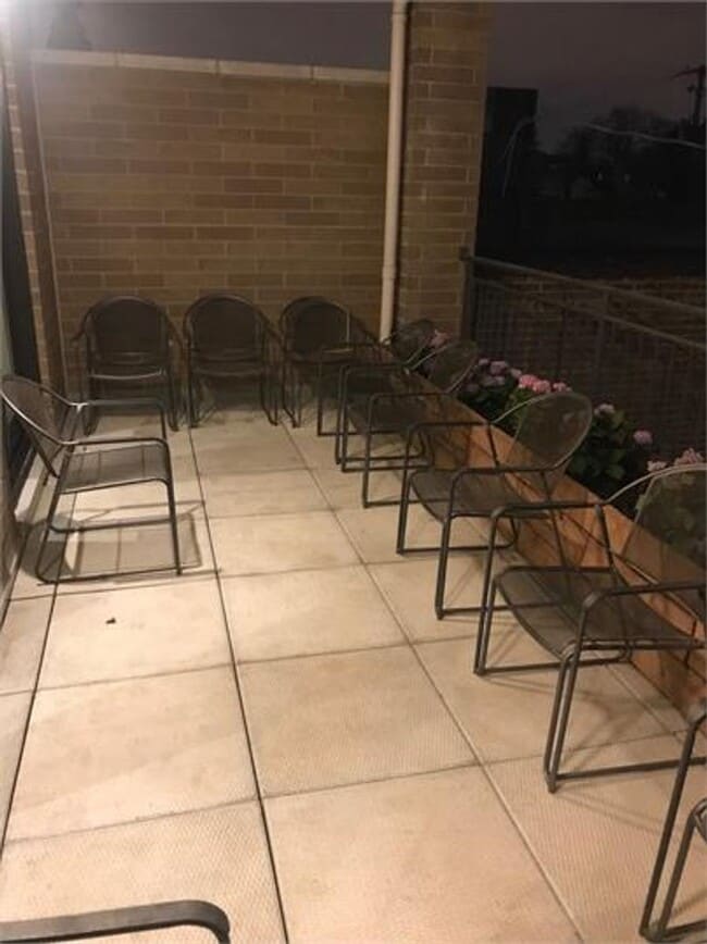 Building Photo - 7412 Madison St