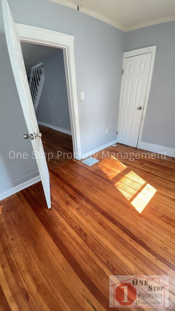 Building Photo - Beautiful 3 Bedroom 1 Bathroom Home in Kan...