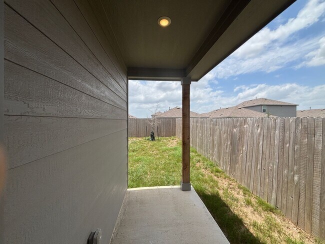 Building Photo - 2024 3-bed 2-bath home in Converse
