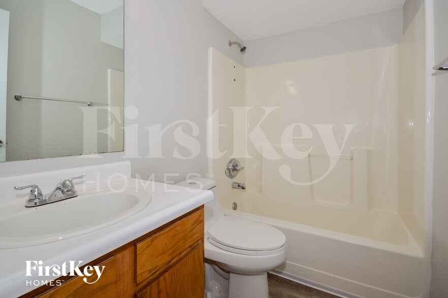 Building Photo - 6344 River Valley Way