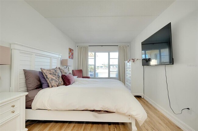 Building Photo - 3806 Gulf of Mexico Dr