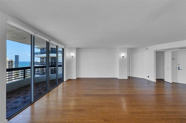 Building Photo - 3500 Mystic Pointe Dr