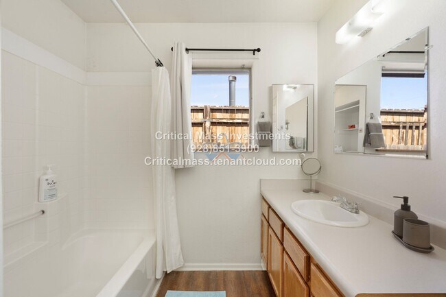 Building Photo - 733 N Humbolt St