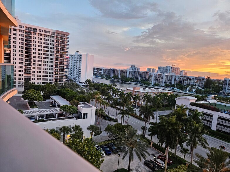 Building Photo - 2501 S Ocean Dr