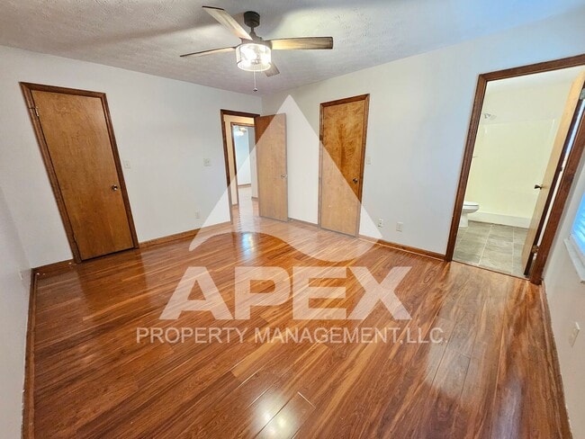Building Photo - Stunning 3 Bd/2Ba Single Family Home with 2-Car Garage in the heart of Halls!