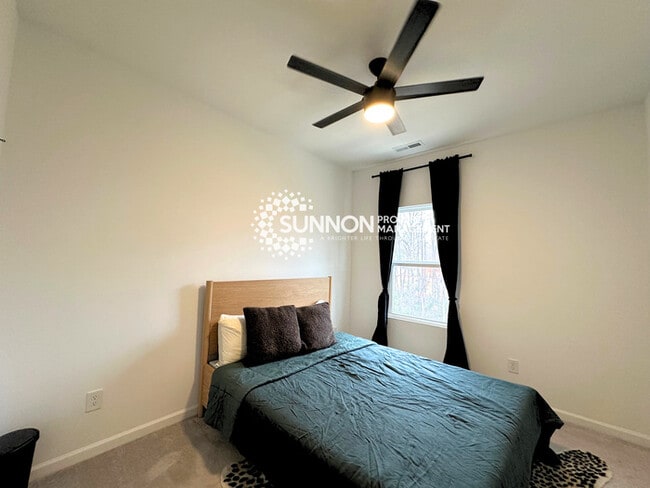 Building Photo - New 3 Bed Townhome in Mineral Springs