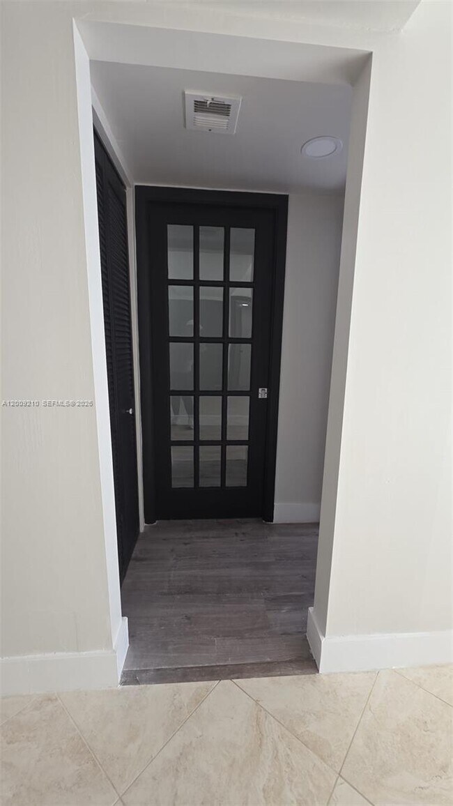 Building Photo - 250 Galen Dr