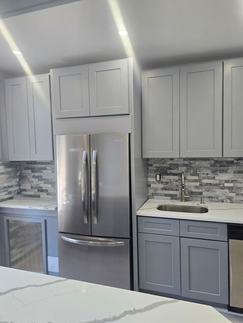 Building Photo - 540 46th St