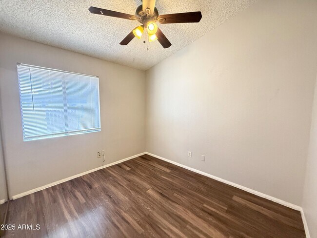 Building Photo - 170 E Guadalupe Rd