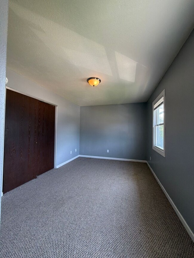 Building Photo - 1406 Co Rd 6