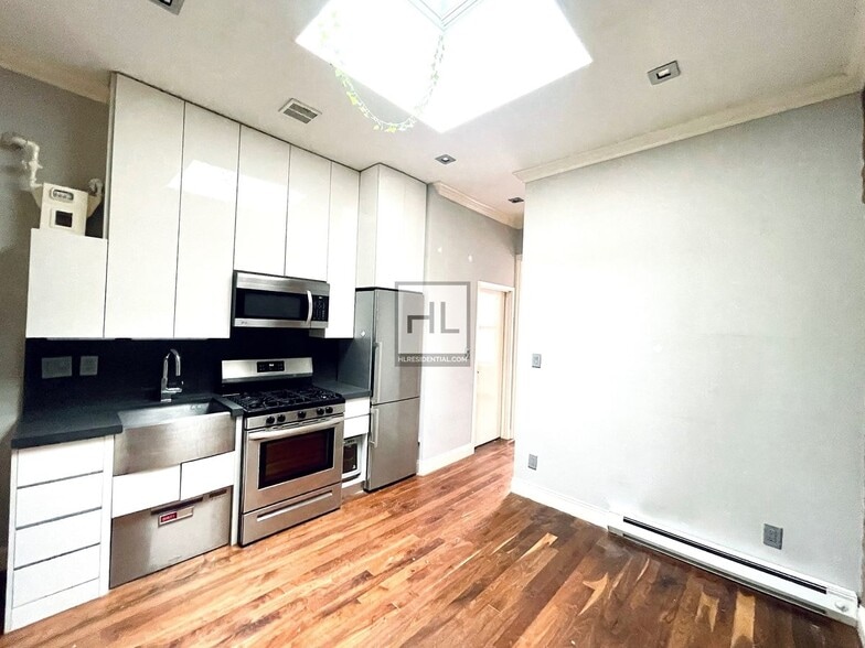 Building Photo - ORCHARD ST.