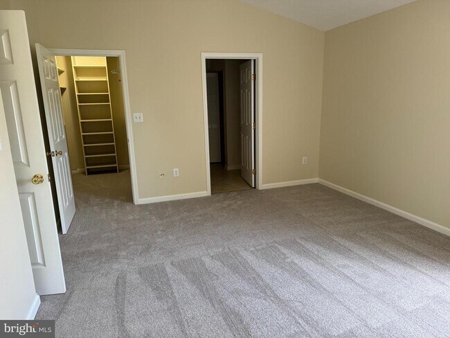 Building Photo - 2429 Knapps Way
