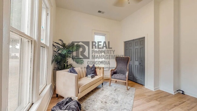 Building Photo - 112 High St