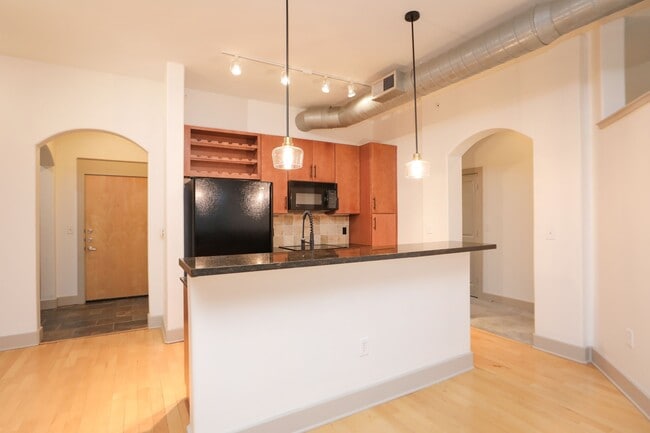 Building Photo - 1901 Post Oak Blvd