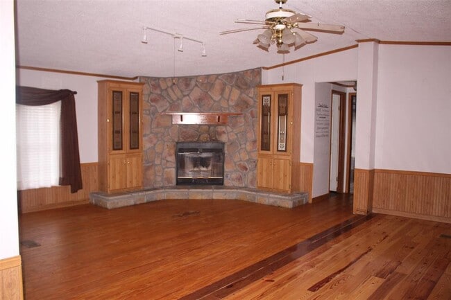 Building Photo - 161 Green Fields Dr