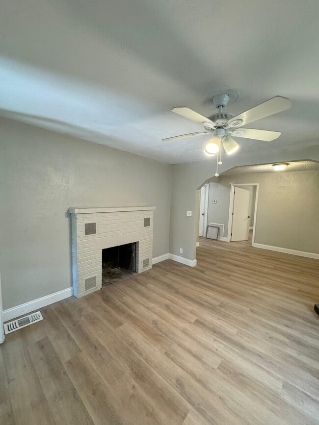 Primary Photo - 601 Vera St