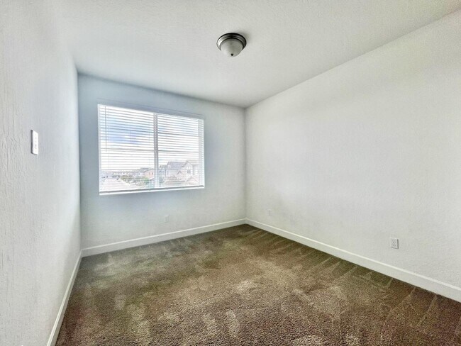 Building Photo - 377 Traverse Dr S