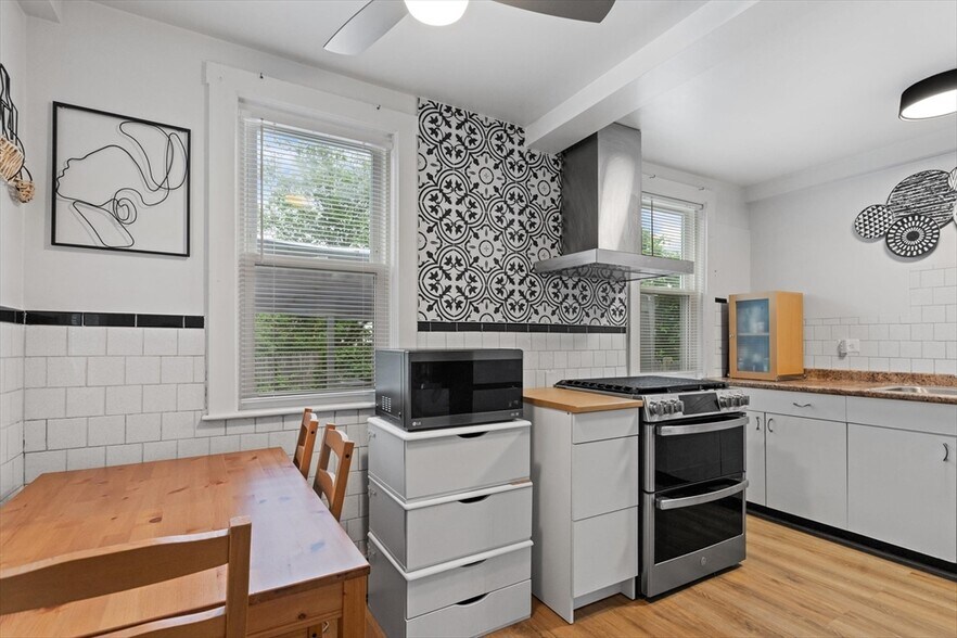 Building Photo - 39 Grandfield St
