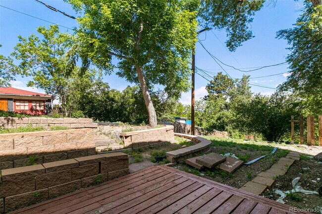 Building Photo - "Spacious 5-Bedroom Denver Gem with 2.5 Baths and 1,920 Sq Ft of Comfort!"