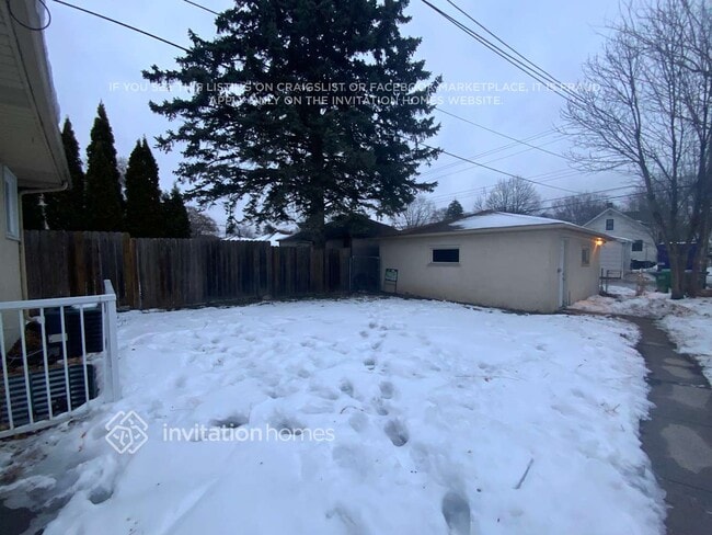 Building Photo - 3227 34th Ave S