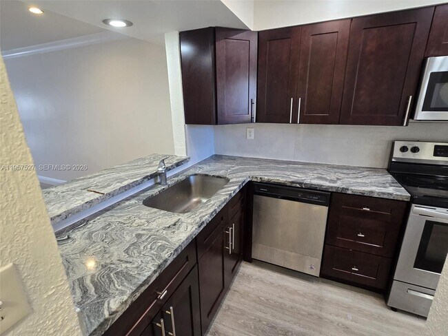 Building Photo - 4020 Del Rio Way