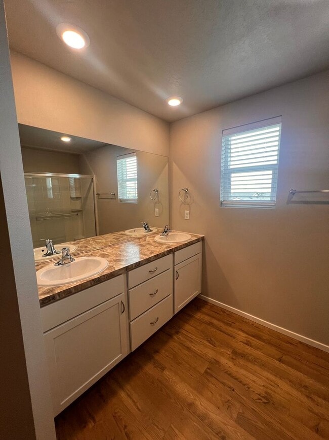 Building Photo - NEW LISTING!! Beautiful New 4 bed/2.5 bath + Loft in an ideal location