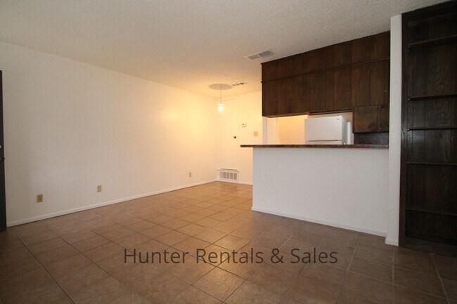 Building Photo - Water paid on this 1 bedroom close to post!