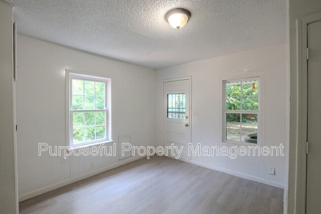 Building Photo - 2300 Miramar Blvd